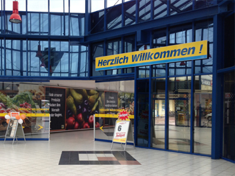 Retail warehouse center,<br />
Lthrst. Wittenberg Retail warehouse center,<br />
Lthrst. Wittenberg